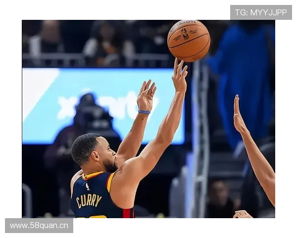 威金斯为库里无球跑动拉开空间 提升投篮效率