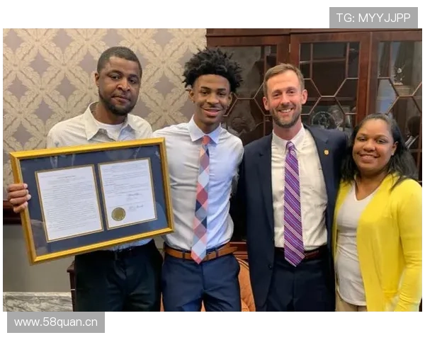 贾·莫兰特在家像个普通爸爸？可客厅那堆名表提醒我别傻了